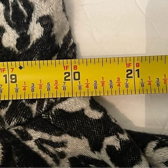 Chico’s Black  Light Gray Beaded Sequined Cottage Boho Chic Jacket NWOT Size 8P - Picture 12 of 14